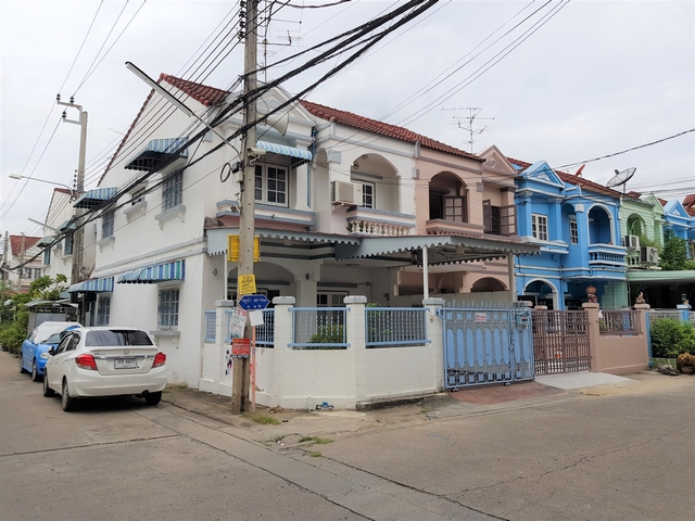 ให้เช่า-ขาย ทาวน์เฮ้าส์ หลังมุม 24 ตรว. ต้นโครงการ ลภาวัน 1 ใกล้ตลาดบางบัวทอง วัดเล่งเน่ยยี่  3 นอน 2 น้ำ 