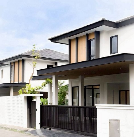 พูลวิลล่าหรู 2 ชั้น สไตล์โมเดิร์น รีโนเวทใหม่ สันกำแพง 