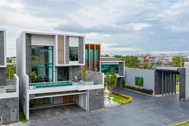 ขายถูกบ้านเดี่ยว 2 ชั้น หมู่บ้านไฮบิวรี่ วัชรพล-รามอินทรา ขนาด 60 ตรว. 4 นอน 6 น้ำ เป็นบ้านตัวอย่าง บ้านหรู  ใกล้รถไฟฟ้า MRT สถานีวัชรพล