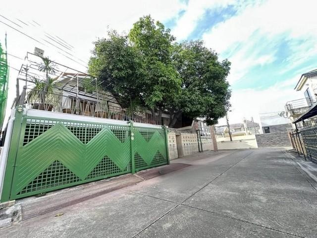 KT163 เช่า บ้านเดี่ยว รีโนเวทใหม่ โชคชัย4 ซอย55 เช้า ออก ได้หลายเส้นทาง เหมาะอยู่อาศัยหรือทำโฮมออฟฟิศ เดินทางสะดวก