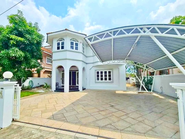 จัดเต็มเฟอร์ฯ 90ตร.วา.355 ตร.ม.  5นอน MRT วัชรพล 2.7กม. รร.สตรีวิทยา2  ย่านลาดพร้าว บ้านเดี่ยว 2 ชั้นหรูหรา 4 น้ำ 