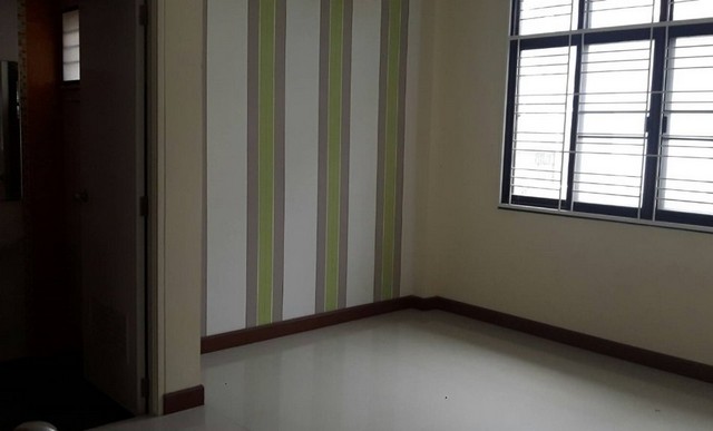 ขายบ้านแฝดมือสองพานทอง        โครงการรินรดา  ชลบุรี