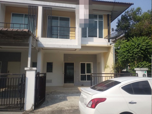 ขายบ้านแฝดมือสองศรีราชา  โครงการธาดาทาวน์ ออร่า  ชลบุรี