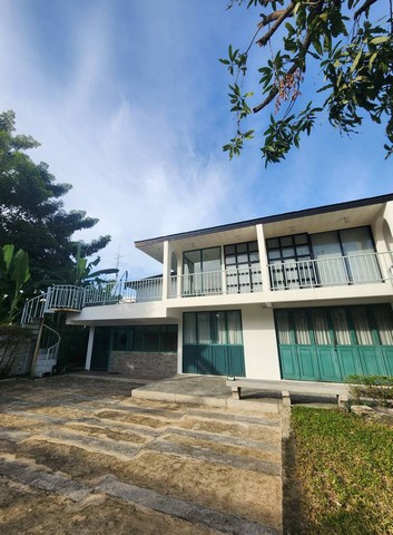 ให้เช่า​โฮม​ออฟฟิศ​ สุขุมวิท​64 เนื้อที่ 100 ตร.ว พื้นที่ใช้สอย 287 ตร.ม ห่างจาก​ รถไฟฟ้า BTS สถานีปุญณวิถี เพียง​ 700 เมตรรายละเอียด: • เนื้อที่ 100 ตารางวา • พื้นที่ใช้สอย 287 ตารางเมตร • 4 ห้องนอน • 4 ห้องน้ำ​ • 1 ห้องแม่บ้าน+ห้องน้ำ​ • จอดรถได้​ 7-8 คัน • ใกล้รถไฟฟ้า BTS สถานีปุญณวิถี เพียง​ 700 เมตร • เหมาะสำหรับอาศัย ร้านอาหาร คาเฟ่ ออฟฟิศ ฯลฯ ราคาเช่า : 150,000 บาท / เดือนมัดจำ3 ล่วงหน้า1 สัญ