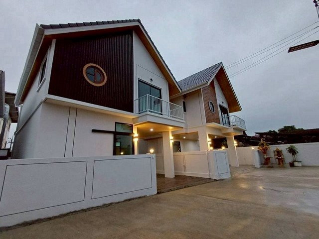 บ้านสร้างใหม่ 2 ชั้น สไตล์มินิมอล ใกล้ตลาดภูดอย หนองจ๊อม สันทราย