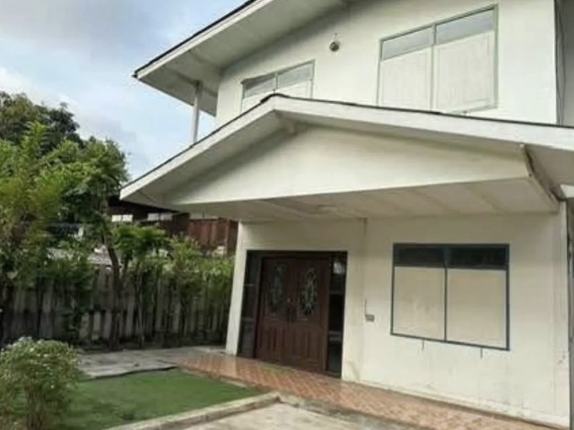 ให้เช่าบ้าเดี่ยวถ.สุขุมวิท66/1ที่ดิน50 ตรา.ว3นอน2น้ำแอร์1เครื่องจดทะเบียนบริษัทได้เช่า25000บ/ดใกล้BTSอุดมสุขเพียง 1 กมถนนสุขุมวิท66/1