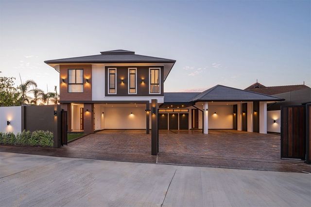 ราคาเริ่มต้น 18.626 ล้าน เวิลด์คลับแลนด์ หางดง​ บ้านสวยสร้างใหม่ ซื้ออยู่เองหรือปล่อยเช่าได้หมดค่ะ เป็นส่วนตัว เพียง 15 นาที จากสนามบิน