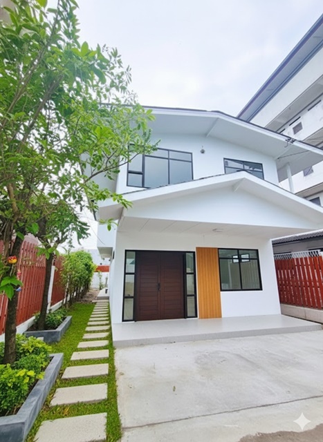 7-11 50ม.True Digital Park 600 ม. ให้เช่าบ้านเดี่ยว 2 ชั้น ใกล้ BTSอุดมสุข499ม. ทำเลสุขุมวิท 64–68 52ตร.วา  210 ตร.ม. 