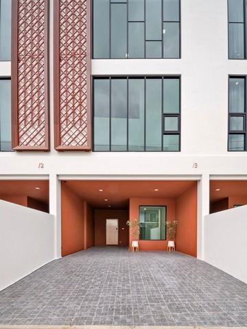 ขายโฮมออฟฟิศ 3.5 ชั้น ย่านนาคนิวาส ลาดพร้าว 71 โชคชัย 4 ใกล้เซ็นทรัล อีสต์วิลล์ ราคาขาย 10,900,000 บาทราคาเช่า 50,000 บาท / เดือน ( สัญญาขั้นต่ำ 1 ปี ประกัน 2 เดือน ล่วงหน้า 1 เดือน )ที่ตั้ง ถนนนาคนิวาส ซอยนาคนิวาส 37 แขวงลาดพร้าว เขตลาดพร้าว กรุงเทพมหานคร 10230ติดต่อ : คุณภัสพงณ์ 0634098164Line : binkem22https://www.facebook.com/profile.php?id=61581484955548เนื้อที่ 21 ตารางวา พื้นที่ใช้สอย 225 ตารางเมตร หน้ากว้าง 5-5.5 เมตร จำนวน 3.5 ชั้น 2 ห้องน