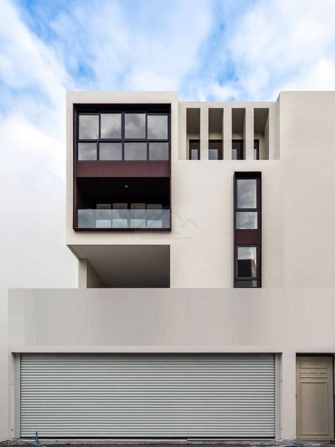 ขายโฮมออฟฟิศ 5 ชั้น พร้อมลิฟต์ ย่านสุขุมวิท-บางนา Fully furnished พร้อมใช้ ใกล้ BTS ปุณณวิถีราคาขาย 47,900,000 บาทที่ตั้ง ถนนสุขุมวิท ซอยสุขุมวิท 101 แขวงบางจาก เขตพระโขนง กรุงเทพมหานคร 10260ติดต่อ : คุณภัสพงณ์ 0634098164Line : binkem22https://www.facebook.com/profile.php?id=61581484955548เนื้อที่ 71 ตารางวา พื้นที่ใช้สอย 1,070 ตารางเมตร จำนวน 5 ชั้น 6 ห้องนอน 9 ห้องน้ำเนื้อที่ดินกว้างขวาง พื้นที่ใช้สอยเต็มศักยภาพ ตกแต่งพร้อมเข้าอยู่สิ่งอ