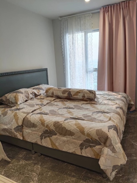 Regent Home Bangna, beautiful view, peaceful, safe, 24th floor, BTS Bangna***We offer house and condo sales/rentals, and consulting services. Contact us anytime.***For more details, photos, or to schedule a viewing, contact Ekachai.Tel. 089-799-5598Line ID: @auiauiaui001 (add @ in front)--------------------------------------------------------------1 bedroom, 1 bathroom28 sq m., 24th floor, Building ANew, clean, beautifully decorated unit, ready to move inDetails--------------------------------------------------------------Rental price: 10,000 baht per month--------------------------------------------------------------*Attractive amenities- Swimming pool- Fitness center- Co-working space- CCTV--------------------------------------------------------------*Nearby landmarks (Based on Google Maps)- Bangkok Mall: 1.3 km- Anglo Singapore International School: 2.7 km- BTS Bangna: 300 m- BTS Udomsuk: 900 m- Chalerm Maha Nakhon Expressway Entrance: 1.3 km-----------------------------------------