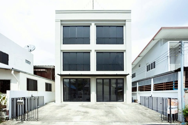 MRTศรีอุดม 1.8กม.เซ็นทรัล บางนา 900ม.ให้เช่าสำนักงาน ออฟฟิศ 3.5 ชั้น 320 ตร.ม. บางนา-ตราด 7-17 ไบเทค บางนา 2กม 25 ตร.วา.. 4 นอน 5 น้ำ