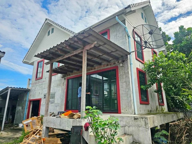 BTS คูคต 2.6 กม. 2 น้ำ เช่าบ้านเดี่ยวสไตล์โมเดิร์น คลาสสิค วินเทจ เล่นระดับ 3 นอน สายไหม ม.นอร์ทกรุงเทพ 4 กม. 63 ตร.วา. 252 ตร.ม.19,998 B-M. สายไหม แหล่งชุมชน หาของกินง่าย ตลาด เอสทีเพิ่มสิน 1.8 กม. เดินทางเข้า-ออกได้หลายทางBig C Market Sukhapiban 5 1.1 km. house for rent modern style classic vintage split level 3 bed Saimai BTS KhuKhot 2.6km.  2 bath North Bangkok University 4 km. 63 sqwa. 252 sq.m. 19,998 B-M. Sai Mai community area easy to find food ST Permsin Market 1.8 km. can travel in and out in many ways ทางด่วนฉลองรัช ถ.พหลโยธิน สุขาภิบาล 5 สายไหม แขวงสายไหม เขต