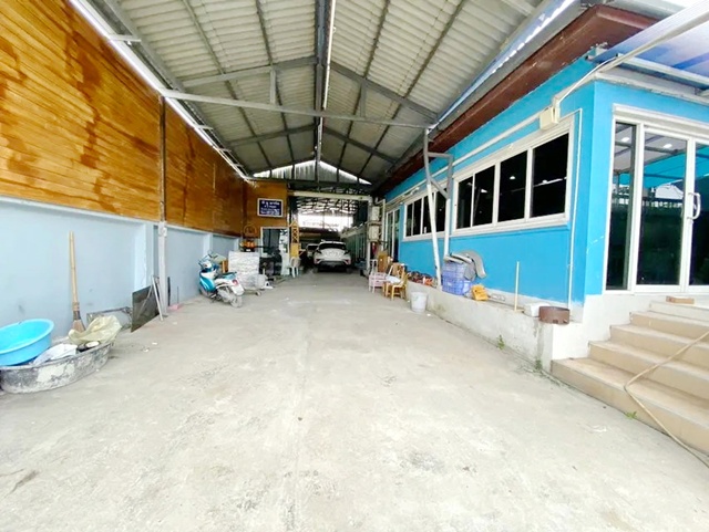  ขาย-เช่าบ้านเดี่ยว 2 ชั้นบ้าน โลตัส อ่อนนุช 80 200ม.  พัฒนาการ Lotus OnNut 80 200m.MRTศรีนุช 3.5 กม.2 หลัง พร้อมโกดัง 1 หลัง 176 ตร.ว. 704 ตร.ม. มีหลังคาครอบคลุมเต็มพื้นที่ ม.นานาชาติแสตมฟอร์ด 2.1 กม. 4 นอน 2 น้ำ 39,999 B-M. ซ.อ่อนนุช 80-86  ขาย 7.49 ลบ. ซีคอนสแควร์ 3.7 กม. แยกอ่อนนุช-พัฒนาการLotus OnNut80 200m. Phatthanakan MRT Srinakarin 3.5km. For sale/rent: 2-story detached house 2 houses with 1 warehouse 176 sq.wa. 704 sq.m. with full roof covering. Stamford International University 2.1 km. 4 bed 2 bath 39,999  B-M. Soi On Nut 80-86 for sale at 7.49 million baht. Seacon Square 3.7 km. On Nut-Pattanakarn Intersectionแยกอ่อน