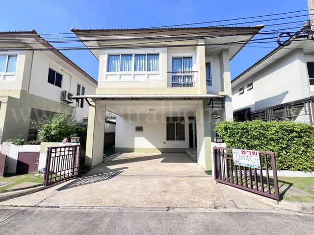 รหัสทรัพย์ 6886บ้านแฝด โครงการพร้อมพัฒน์ พรีวา บ้านติดถนนเมนหลัก ก่อสร้างอิฐมอญแดง ใกล้ ซาฟารีเวิลด์ที่ตั้ง : ถนนปัญญาอินทรา แขวงสามวาตะวันตก เขตคลองสามวา กรุงเทพมหานคร 10510รายละเอียดทรัพย์- บ้านแฝด 2 ชั้น เนื้อที่ 38.5 ตารางวา พื้นที่ใช้สอย 143 ตารางเมตร - 3 ห้องนอน, 3 ห้องน้ำ, 1 ห้องนั่งเล่น, 1 ห้องครัว, 2 ที่จอดรถ- หน้าบ้านหันทางทิศใต้สิ่งอำนวยความสะดวก- ระบบ