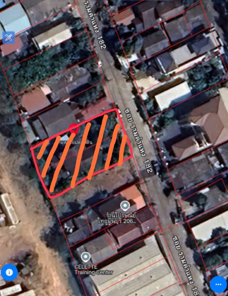 ขายที่ดิน 162ตรว.(648 ตรม.)  หน้ากว้างที่ดินติดถนน 19 ม. ลึก 33 ม. พร้อม สิ่งปลูกสร้าง มีบ้าน 4นอน 3น้ำ 1ครัว  จอดรถได้หลายคัน.ซ.รามคำแหง182 ถ.รามคำแหง มีนบุรี กทม. (ถ.ในซอยใหญ่ รถสวนกันได้สบาย)ทำเลดี เยื้องๆ หน้าปากซอย สถานีรถไฟฟ้าสายสีส้ม สถานีเคหะรามฯ ..การเดินทางไปโซนรามคำแหง 182 ใกล้ทางด่วน โดยเฉพาะ ทางด่วนศรีรัช (รามอินทรา-วงแหวนรอบนอกตะวันออก) และมอเตอร์เวย์ (กรุงเทพฯ-ชลบุ