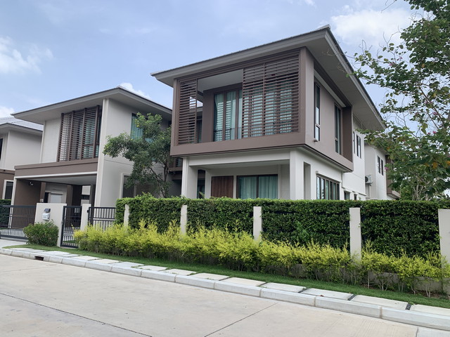 Burasiri Krungthep Kreetha / บุราสิริ กรุงเทพกรีฑา / 布拉希里 Krungthep Kreetha  Near Brighton College International School พื้นที่ใช้สอย: 90.40 ตาราวา 300sq.m. 4 ห้องนอน 6 ห้องน้ำ 1 ห้องแม่บ้าน 1 ห้องครัวใน 1ห้องครัวนอก 1 ห้องรับแขก 1 ห้องพักผ่อนปล่อยเช่า 260,000 บาท/เดือนสัญญาขั้นต่ำ 1 ปีแรกเข้าประกัน 2 เดือน + ล่วงหน้า 1 เดือน เครื่องใช้ไฟฟ้า-แอร์ทุกห้อง-ทีวี 1-ตู้เย็น 2-เตาแก๊ส 1-ไมโครเวฟ 1-เครื่องซักผ้า 1 ห่างจาก Brighton College Bangkok เพียง 900 เมตรสนใจสอบถามข้