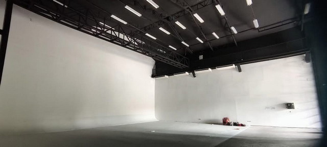 ให้เช่าที่ดินพร้อมอาคาร รามอินทรา91 ขนาด337 ตร.ม. 200 ตร.ว. เหมาะทำสำนักงาน สตูดิโอ คลังสินค้าทำเลโดดเด่น เข้าซอยไม่ลึก มองเห็นถนนใหญ่จากหน้าที่ดิน ใกล้ MRT รามอินทรา กม.9 เพียง700 เมตรเพียง 79,000 บาท/เดือนสัญญาขั้นต่ำ 2 ปี แรกเข้าประกัน 2 เดือน + ล่วงหน้า 1 เดือน • เดินทางสะดวก เชื่อมต่อได้ทั้ง มอเตอร์เวย์กาญจนาภิเษก และ ถนนรามอินทรา• เข้า–ออกได้ 2 ซอย: รามอินทรา 91/1 และ 91/2•  ใกล้ M