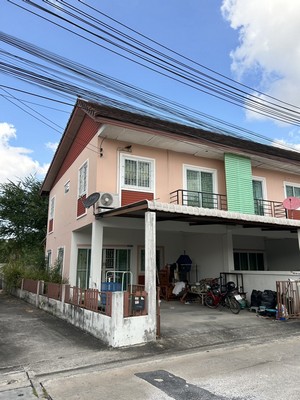 ต้องการบ้านที่มีพื้นที่ใช้ชีวิตจริงจังและรองรับการขยายครอบครัวในอนาคต ขายทาวน์เฮาส์ 2 ชั้นพื้นที่ใหญ่กว่ามาตรฐาน มอบความรู้สึกเหมือนอยู่บ้านเดี่ยว เหมาะสำหรับครอบครัวที่กำลังเริ่มต้น หรือผู้ที่ทำงานในโซนอุตสาหกรรมหมู่บ้านฟ้าใสวิลล์ โครงการ 1 (Fasai ville 1 )ต.หนองตำลึง อ.พานทอง จ.ชลบุรี .ที่ตั้ง : หมู่บ้านฟ้าใสวิลล์ โครงการ 1 ต.หนองตำลึง อ.พานทอง จ.ชลบุรีGoogle Maps : https:/