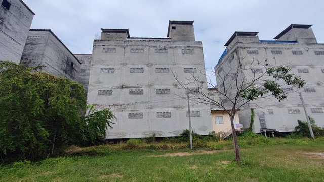 กิจการรังนกนางแอ่น พร้อมเก็บผลผลิต ทำเลแหล่งธุรกิจทำเงินจากรังนก บ้านแหลม เพชรบุรีรายละเอียด :กดรูปเพิ่มเติม : https://shorturl.asia/QRrzvhttps://www.winnerestateplus.com/ติดต่อพี่เปี๊ยก Tel : 098.628.7956 นี้คือโอกาสการลงทุนที่นายหัวชาวปักษ์ใต้นิยมกันเป็นส่วน Passive Income ทองคำขาวแห่งท้องทะเล ที่สร้างรายได้ต่อเนื่อง สร้างความร่ำรวยมาแล้วหลายๆคน วันนี้เป็นโอกาสของคนธรรมดา ไม่ต้องรอสัมปทานจากใครทั้งนั้