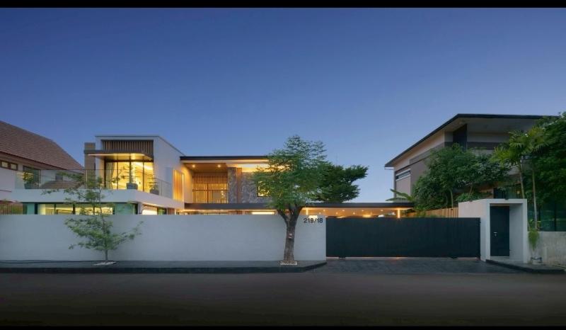 โครงการ หมู่บ้าน ธนาวัลย์ รีโนเวทใหม่ ใกล้แยกรวมโชค ราคา 18.5 ล้านบาทต.สันผีเสื้อ อ.เมืองเชียงใหม่4 นอน 5 น้ำ 1 ห้องแม่บ้าน 1 ห้องครัวที่ดิน 113 ตรว.พื้นที่ใช้สอย ..494..ตรม.สระว่ายน้ำขนาด ..4 × 7 เมตร ..น้ำลึก 1.3 เมตร จอดรถได้ 6 คันใกล้สถานที่สำคัญ : โรงเรียนนานาชาตินภาพายัพ 4 นาทีศูนย์ราชการจังหวัดเชียงใหม่ 10 นาทีตลาดรวมโชค 9 นาทีโลตัสรวมโชค 9 นาทีเซ็นทรัล เฟสติวัล 10 นาทีโรงพยาบา