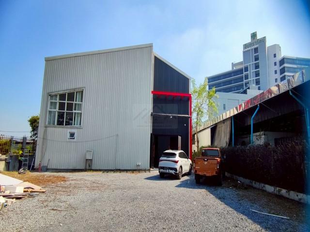 ให้เช่าที่ดิน 200 ตร.ว. พร้อมอาคาร ย่านรามอินทรา เหมาะทำสำนักงาน สตูดิโอ คลังสินค้า ใกล้ MRT รามอินทรา กม.9ราคาเช่า 79,000 บาท / เดือนที่ตั้ง ถนนรามอินทรา แขวงรามอินทรา เขตคันนายาว กรุงเทพมหานครติดต่อ : คุณภัสพงณ์ 0634098164Line : binkem22https://www.facebook.com/profile.php?id=61581484955548เนื้อที่ประมาณ 200 ตารางวา พร้อมห้องทำงาน ห้องประชุม ห้องน้ำ มีรั้วล้อมรอบ พื้นที่จอดรถกว้างขวาง รองรับลูกค้าและพนักงานได้จำนวน