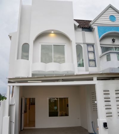 ให้เช่า 20,000 /เดือน*ขาย 2.49 ล้านบาท*ทาวน์โฮม ใกล้ รร. วารี - รร.มงฟอร์ตเคหะหนองหอย เมืองเชียงใหม่ทาวน์โฮม แปลงที่ดินใหญ่หาได้ยากในโซนเมืองใกล้โรงเรียนชื่อดัง พร้อมเฟอร์นิเจอร์ครบ.รายละอียดบ้าน• ขนาดที่ดิน 37 ตร.ว.• พื้นที่ใช้สอย 120 ตร.ม.• 3 ห้องนอน | 2 ห้องน้ำครัวพร้อมเคาน์เตอร์ทาวน์โฮม 2 ชั้น พร้อมระเบียงพื้นที่ข้างบ้านกว้างเฟอร์นิเจอร์ครบ.ค่าเช่า– 20,000 บาท/เดือน– ประก