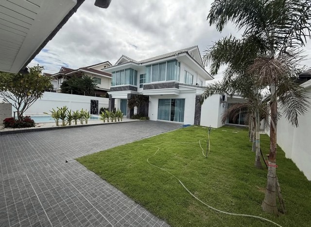 บ้านเดี่ยว – Hanssa Paradise Hill 37/22 พัทยาตะวันออกเสนอขายบ้านเดี่ยวหลังใหญ่บนทำเลพิเศษในโครงการ Hanssa Paradise Hill เดินทางสะดวก ใกล้แหล่งชุมชนและหาดจอมเทียนเพียง 3 กิโลเมตร เหมาะสำหรับอยู่อาศัยระยะยาวหรือทำรายวันเพื่อการลงทุน บ้านตั้งอยู่บนเนินสูง รับพลังงานดี โปร่ง โล่ง และอากาศไหลเวียนอย่างสมดุลรายละเอียดทรัพย์สิน   •   ขนาดที่ดินประมาณ 102 ตารางวา   •   พ