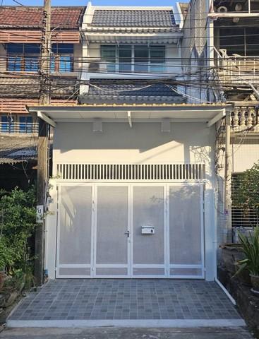 ให้เช่าทาวน์โฮม 3 ชั้น ถนนพัฒนาการซอย 57 เขตประเวศ บ้านรีโนเวทใหม่ ** ไม่อนุญาตให้เลี้ยงสัตว์เลี้ยง **ราคาเช่า 21,000 บาท / เดือน ( ประกัน 2 เดือน ล่วงหน้า 1 เดือน )ที่ตั้ง ถนนพัฒนาการ ซอยพัฒนาการ 57 แขวงประเวศ เขตประเวศ กรุงเทพมหานคร 10250ติดต่อ : คุณภัสพงณ์ 0634098164Line : binkem22https://www.facebook.com/profile.php?id=61581484955548เนื้อที่ 18 ตารางวา พื้นที่ใช้สอย 150 ตารางเมตร จำนวน 3 ชั้น 3 ห้องนอน 2 ห้องน้ำมี 1 ห้องครัว 1 ห้องรั