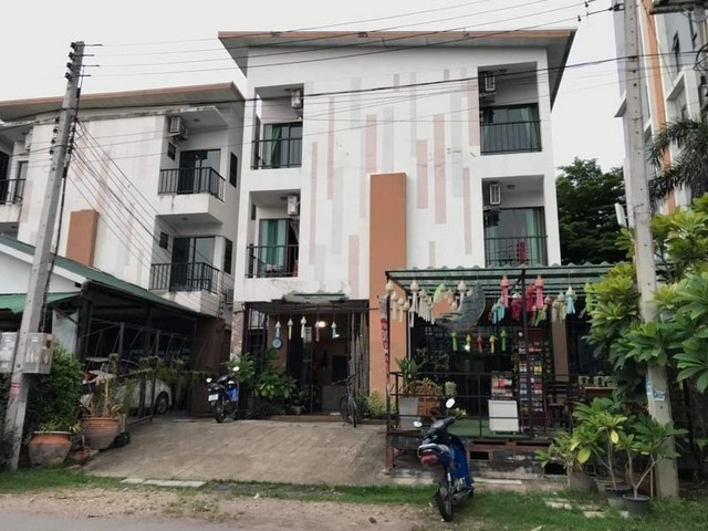 #โซนช้างคลาน #ขายพร้อมผู้เช่า 12.9 ล้าน70 ตรว. #โฮสเทล 14 ห้อง 3 ชั้น #วิวเมือง #พร้อมใบอนุญาต #รับรายได้เดือละ50,000 บาท (สัญญา 3 ปี) #อำเภอเมือง เดินทางสะดวกสบาย ใกล้เมือง เงียบสงบ #ใกล้คลองแม่ข่าตึก 3 ชั้น14 นอน 16 น้ำ มีทั้งรายวัน-รายเดือน ให้ทำต่อพร้อมเฟอร์นิเจอร์ ของตกแต่งครบทุกห้องไม่มีค่าเซ้ง (ได้พื้นที่ร้านกาแฟด้านหน้าโรงแรมด้วย) มีใบอนุญาตให้พร้อมค่ะไม่ผิดกฎหมายพร้