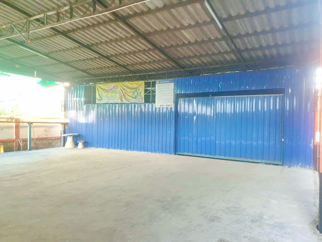 รร.อัสสัมชัญลำปาง 2.1 กม.420ตร.ม.  ขาย-เช่าโกดัง  พร้อมออฟฟิศ 105ตร.ว  ถ.พหลโยธิน รถไฟ นครลำปาง 1.9 กม. 14,998 B-M. บิ๊กซี  ลำปาง 2.2 กม. ทำเลดี ติดถนนหลัก แถวนาก่วมใต้  เหมาะกับทำขนส่ง หรือขายของ 1 นอน 1 น้ำ ตลาดนาก่วมใต้ 500 ม. แหล่งช้อปปิ้ง ท่องเที่ยว หลักกิโลยักษ์ แยก 5 เชียง 800 ม. Assumption College Lampang 2.1km. 420sq.m. Warehouse for sale-rent with office 105sq.wa. 14,998 B-M.Phahonyothin Rd. Nakhon Lampang Railway Station 1.9km. BigC Lampang 2.2km. Good location on the main road in the Nakum Tai area suitable for transportation or sales 1 bed 1 bath Nakum Tai Market 500 m. Shopping