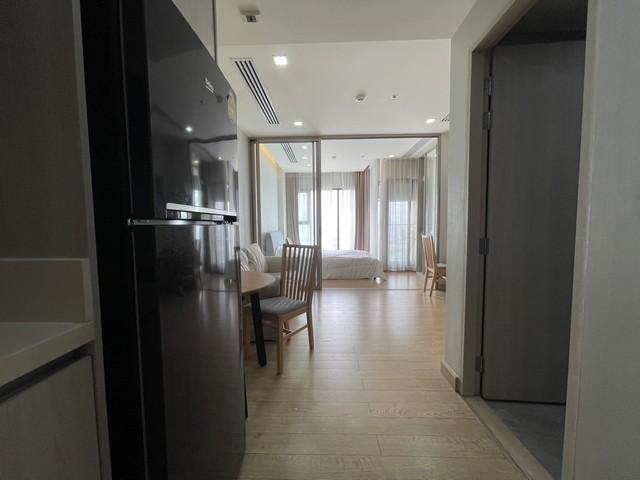 ให้เช่า คอนโด อินฟินิตี้วัน ชลบุรีInfinity One Condo Chonburiชั้น 25พื้นที่ใช้สอย 65 ตร.ม.แบบ 2 ห้องนอน 2 ห้องน้ำห้องตกแต่งครบ พร้อมเข้าอยู่ราคาพิเศษเพียง 25,000 บาท/เดือนรายละเอียดเพิ่มเติมเฟอร์นิเจอร์ครบเครื่องใช้ไฟฟ้าครบทำเลดี เดินทางสะดวก ใกล้ถนนหลักเหมาะสำหรับพักอาศัย หรือเช่าระยะยาวRef. UK06-RC0152CONTACT  UKEEN ASSET CO.,LTDTel. / WhatApp  : 095-246-2889 K.Nutt (นัท)Tel. / WhatApp : 065-397-8122 K.Ying(หญิง) Line ID : @ukeen (https://lin.ee/XVLkUI9) Website : https://ukeenasset.com/Bio Link : https://shorturl.as