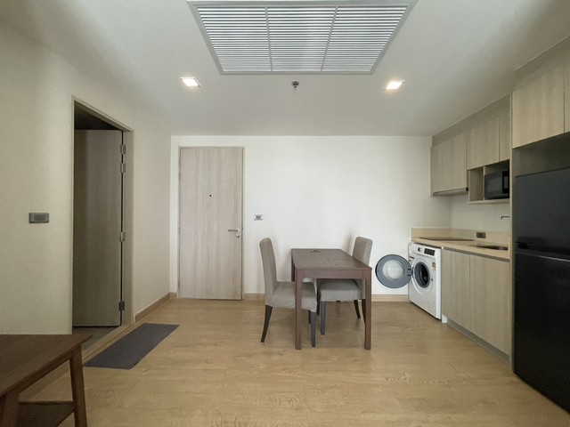 ให้เช่า คอนโด อินฟินิตี้วัน ชลบุรีInfinity One Condo Chonburiชั้น 32พื้นที่ใช้สอย 55 ตร.ม.แบบ 2 ห้องนอน 2 ห้องน้ำห้องตกแต่งครบ พร้อมเข้าอยู่ราคาพิเศษเพียง 23,000 บาท/เดือนรายละเอียดเพิ่มเติมเฟอร์นิเจอร์ครบเครื่องใช้ไฟฟ้าครบทำเลดี เดินทางสะดวก ใกล้ถนนหลักเหมาะสำหรับพักอาศัย หรือเช่าระยะยาวRef. UK06-RC0151CONTACT  UKEEN ASSET CO.,LTDTel. / WhatApp  : 095-246-2889 K.Nutt (นัท)Tel. / WhatApp : 065-397-8122 K.Ying(หญิง) Line ID : @ukeen (https://lin.ee/XVLkUI9) Website : https://ukeenasset.com/Bio Link : https://shorturl.as