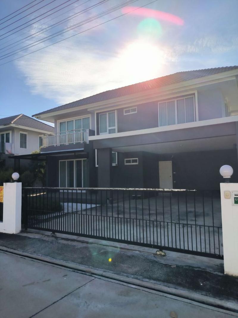 ขายบ้านเดี่ยว 2 ชั้น หมู่บ้านพฤษากาญจน์ 12  อำเภอเมือง จังหวัดกาญจนบุรี ที่ตั้ง : ตำบลปากแพรก อำเภอเมือง จังหวัดกาญจนบุรี 71000ขนาดพื้นที่ : 82 ตารางวารายละเอียดบ้านเดี่ยว 2 ชั้น บ้านสภาพดี เข้าอยู่ได้ทันที-4 ห้องนอน-4 ห้องน้ำ-แอร์ครบทุกห้อง-ติดผ้าม่านทั้งหลังจุดเด่นทำเลดีเยี่ยม ลงทางด่วน M81 ถึงหมู่บ้านเลยเหมาะสำหรับครอบครัวที่ต้องการความเป็นส่วนตัวและความสะดวก