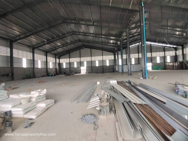 รายละเอียด ขายอาคารโรงงาน/โกดัง/คลังสินค้า สร้างใหม่ เนื้อที่ 2ไร่ 20 วา พื้นที่ใช้สอยขนาด 2,400 ตร.ม ออฟฟิศ ถนนเทพารักษ์ บางปลา 2  ราคาเช่า 120 บ/ตร.ม มีออฟฟิศ 2 ด้าน รับน้ำพื้นได้ 3-5 ตันต่อตารางเมตร ออฟฟิต 4ห้องห้องน้ำ 10 ห้อง หลังคาพียูโฟม โกดังไม่ร้อน ความสูงโกดัง 12 เมตร รถเทเลอร์เข้าได้ ขอใบ ร ง ได้ อยู่ในพื้นที่เขียวพิเศษ สิ่งอำนวยความสะดวกพื้นฐาน  - น้ำประปา  ไฟฟ้า ขนาด 