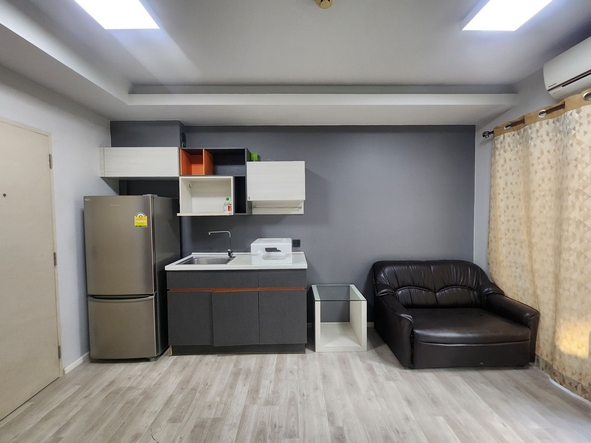 คอนโดให้เช่า อีส พระราม 2 (EASE Rama II) ขนาด 26 ตรม. เฟอร์ครบ วิวสวน รายละเอียด (รหัสทรัพย์ C2-0460)*** ราคาเช่า 6,500 บาท/เดือน ***เท่านั้น !!!*** สนใจติดต่อ 089-175-6462  ***- คอนโดชั้น 7 พื้นที่ใช้สอย 26 ตร.ม. ขนาด 1 ห้องนอน, 1 ห้องน้ำ - มีเฟอร์นิเจอร์อย่างดี ติดผ้าม่าน - ห้องนอน มีตู้เสื้อผ้า แอร์ในห้องนอน - เครื่องใช้ไฟฟ้า แอร์ 2 ตัว ทีวี ตู้เย็น - ห้องนั่งเล่น เพดานสูง 2.6 เมตร ติดวอลเปเปอร์ ช่องเก็บของ มีตู้เ