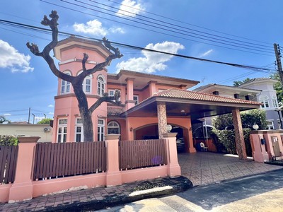 หลังนี้ลงเสาเข็มหลังบ้านและลานจอดรถ ขายบ้านเดี่ยว ภัสสร 2 รังสิต-คลอง 3 (Passorn 2 Rangsit Klong 3) .ขายบ้านเดี่ยว ภัสสร 2 รังสิต-คลอง 3 (Passorn 2 Rangsit Klong 3) .ที่ตั้ง: ต.คลองสาม อ.คลองหลวง ปทุมธานีแผนที่:maps.app.goo.gl/JZtkBVHoawwGJkbu5.Highlight:- บ้านร่มเย็น ไม่ร้อน ฮวงจุ้ยดี ลมดีมากเหมาะใช้ชีวิตแบบครอบครัว- ไซส์บ้านกำลังดี มีที่ดินรอบตัวบ้านทำกิจกรรมได้พอเหมาะ ไม่ใหญ่จนเกินไป- จอดรถได้ในบ้านได้ถึง 4 คัน .รายละเอีย