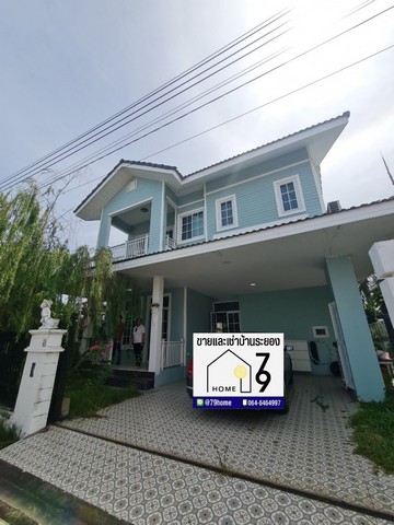  Vายและให้เช่าบ้านเดี่ยว2ชั้น ติดถนนสาย36 ใกล้เซนทรัลระยอง พร้อมเฟอร์นิเจอร์ครบ  ราคาเช่า 20,000/เดือน สัญญา1ปี ราคาvาย 5.xx ลบ.68 ตร.ว.5 ห้องนอน3 ห้องน้ำ 1 ห้องโถง1 ห้องครัว1 ห้องใต้หลังคา 1 ห้องเก็บของ เฟอร์นิเจอร์และเครื่องใช้ไฟฟ้า เตียงนอนพร้อมที่นอน 3 ห้องนอน ตู้เสื้อผ้า ชั้นวางทีวี เครื่องทำน้ำอุ่น แอร์ 3 เครื่อง อ่างอาบน้ำชุดโซฟา ครัวบิ้วอิน เค้าท์เตอร์ครัว สถานที่ใก