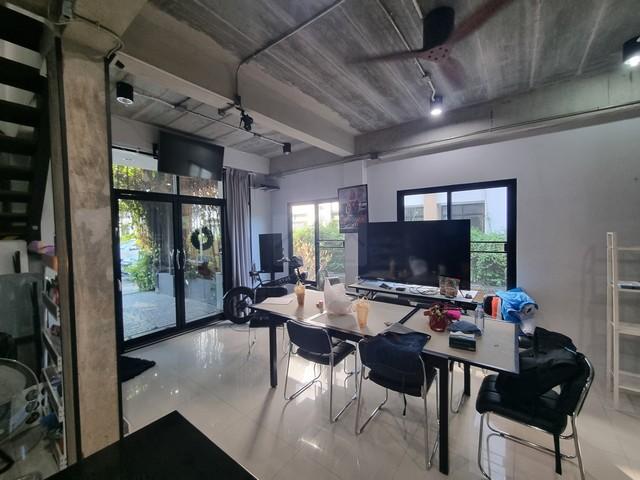 ให้เช่า ทาวน์โฮม 5 ชั้น ลาดพร้าว 83 ใกล้เลียบด่วน เหมาะทำโฮมออฟฟิศ หรือ ทำสตูดิโอได้เลย ใกล้ MRT สถานี ลาดพร้าว 83 เพียง 300 เมตร*** ราคาเช่า 60,000 บาท/เดือน*** ราคาเช่า 75,000 บาท/เดือน จดทะเบียนบริษัทประกัน 2 เดือน ล่วงหน้า 1 เดือน สัญญาขั้นต่ำ 2 ปีติดต่อ คุณช่อผกา 0616198565 LINE 0616198565หากไม่รับสาย รบกวนขอความกรุณาลูกค้า @line ทิ้งรูปและข้อมูลไว้นะคะhttps://line.me/ti/p/zu0mm-ozFXทาวน์โฮม 5 ชั้น ใกล้ MRT สถานี ลาดพร้