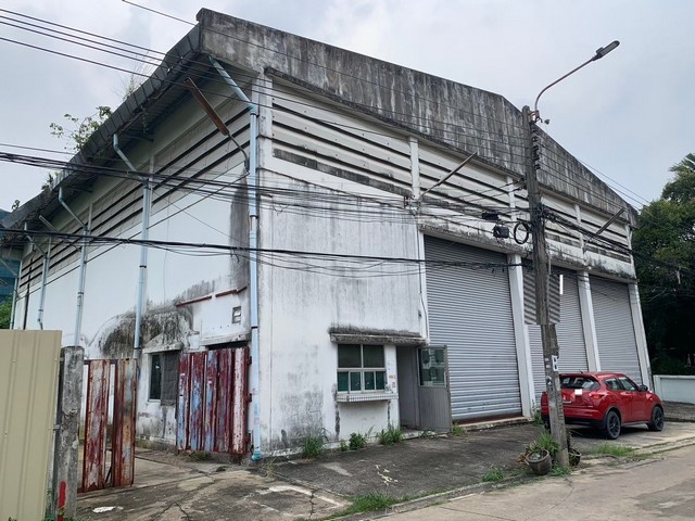 ให้เช่าโกดัง437 ตร.ม.เหมาะสำหรับยิมฟิตเนสโชว์รูมสินค้าร้านอาหารขนาดใหญ่ย่านแจ้งวัฒนะหลักสี่ใกล้MRT ศูนย์ราชการ MRT แจ้งวัฒนะ 14 ผังเมืองสีแดงราคาเช่า 110,000 บาท / เดือน ( ชำระล่วงหน้า 1 เดือน ประกัน 3 เดือน สัญญาครั้งละ 3 ปี )ที่ตั้ง ถ.แจ้งวัฒนะ ซอยแจ้งวัฒนะ เขตหลักสี่ แขวงทุ่งสองห้อง กรุงเทพมหานคร 10210https://www.facebook.com/profile.php?id=61581484955548ติดต่อ : คุณภัสพงณ์ 0634098164Line : binkem22เนื้อที่ 151 ตารางวา จำนวน 1 