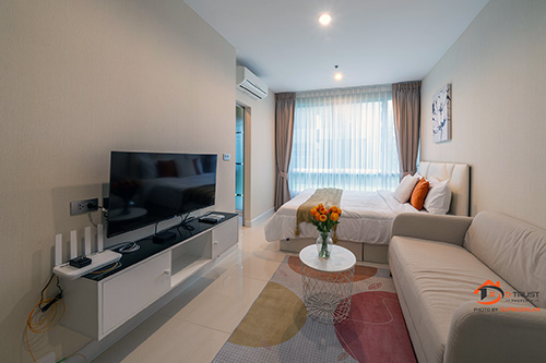  ให้เช่า คอนโด THE SKY SUKHUMVIT ใกล้ BTS อุดมสุข ห้องมุม ชั้น 1 ตึก C เนื้อที่ 22 ตร.ม สตูฯ 1ห้องน้ำ ห้องสวยสภาพดี มีเฟอร์ฯ มีเครื่องใช้ไฟฟ้า เดินหิ้วกระเป๋าพร้อมเข้าอยู่ได้เลย.เงื่อนไขราคาเช่า : 10,800บาท / เดือน (รวมค่าส่วนกลาง)(สัญญาเช่าขั้นต่ำ 1ปี = จ่ายเงินประกัน 2เดือน / ค่าเช่าล่วงหน้า 1เดือน)#บริษัทบริการรับฝากขายเช่าอสังหาริมทรัพย์#บริษัทบริการรับถ่ายรูปบ้านและคอนโดคุณ อุกฤ