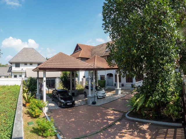 ขายบ้านเดี่ยว 2 ชั้นหลังใหญ่ 256 ตรว. หมู่บ้านนวธานี เสรีไทย 59 โครงสร้างแข็งแรง หันหน้าทิศใต้ ใกล้มอเตอร์เวย์ เข้าออกได้ทั้งเสรีไทย และเกษตรนวมินทร์  *** ราคาขาย 29 ล้านบาท   ติดต่อ:: ชยา โทร/ID Line:: 0942823961   Link Line:: https://line.me/ti/p/3xFA1An8Kcรหัส# TO369บ้านเดี่ยว 2 ชั้น หมู่บ้านนวธานี เสรีไทย 59 ถนนประเสริฐมนูกิจ-- พื้นที่ 256 ตารางวา -- พื้นที่ใช้สอย 500 ตารางเมตร -- 5 ห้องนอน 6 ห้องน้ำ -- 1 ห้องนั่งเล่น 1 ห้องทำงา