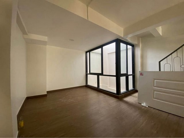 PP441 ขายตึกแถว อาคาร 4.5 ชั้น ซอยประชาสงเคราะห์ 33 ใหม่พร้อมเข้าอยู่ขายราคา 6,990,000 บาท***เหลือ 2 คูหาให้เลือกชมติดต่อ คุณช่อผกา 0616198565 LINE 0616198565หากไม่รับสาย รบกวนขอความกรุณาลูกค้า @line ทิ้งรูปและข้อมูลไว้นะคะhttps://line.me/ti/p/zu0mm-ozFX-ให้เช่าตึกแถว อาคาร 4.5 ชั้น ซอยประชาสงเคราะห์ 33-เนื้อที่ 14 ตร.ว-พื้นที่ใช้สอย 250 ตร.ม-หน้ากว้าง 4 ม.ลึก 14 ม.-3 ห้องนอน -5 ห้องน้ำ-ชั้น 1 จอดรถในบ้านได้ 1-2 คัน-เตรียมไฟเผื่อต