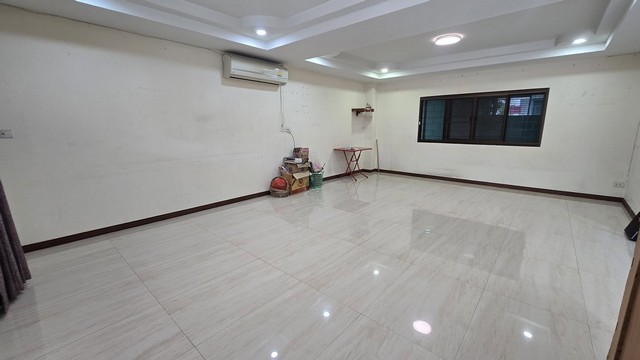 P559 ให้เช่าอาคาร 5 ชั้น ซอยประชาราษฎร์บำเพ็ญ15 ใกล้MRTห้วยขวาง1กิโลเมตร เทวลัยพระพิฆเนศให้เช่า 150,000 บาท/เดือนติดต่อ คุณช่อผกา 0616198565 LINE 0616198565หากไม่รับสาย รบกวนขอความกรุณาลูกค้า @line ทิ้งรูปและข้อมูลไว้นะคะhttps://line.me/ti/p/zu0mm-ozFX-ให้เช่าอาคาร 5 ชั้น ซอยประชาราษฎร์บำเพ็ญ15 ใกล้MRTห้วยขวาง1กิโลเมตร-ที่ดินขนาด 33 ตร.ว -พื้นที่ใช้สอย 660 ตร.ม-4 ห้องนอน 8 ห้องน้ำชั้น 1 – 1 ห้องนั่งเล่น 1 ห้องครัว 1ห้องน