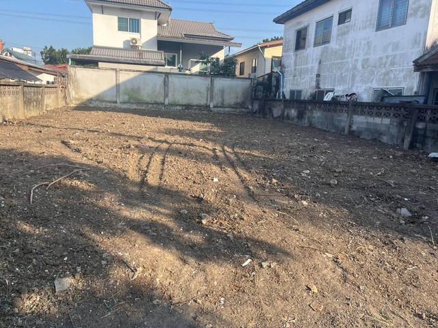 ขายที่ดิน 60 ตารางวา ซอยทุ่งเศรษฐี  ที่ดินถมสูงแล้ว น้ำไม่ท่วม ใกล้รามคำแหง 2 ใกล้เมกะบางนา *** ราคาขาย 3,100,000 บาทติดต่อ:: ชยา โทร/ID Line:: 0942823961   Link Line:: https://line.me/ti/p/3xFA1An8Kcรหัส# T25-66ที่ดินซอยทุ่งเศรษฐี ใกล้รามคำแหง 2 ถมสูง น้ำไม่ท่วมเนื้อที่ 60 ตารางวา หน้ากว้างประมาณ 12 เมตร ลึก 20 เมตร - อยู่ซอย ทุ่งเศรษฐี 46 ติดวัดทุ่งเศรษฐีราม2  - ที่ดินถมสูงแล้ว น้ำไม่ท่วม - เข้าออกได้หลายทาง ใกล้ทางคู่ขนานก