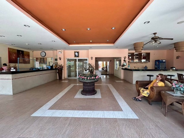 AOM 2416 ขายโรงแรม พัทยาหนือ ใกล้หาดวงอมาตย์ใกล้ ปราสาทสัจธรรม Terminal 21 พัทยาราคา 75,000,000 พร้อมใบอนุญาตเซอร์วิสอพาร์ทเม้น มีแปลนและพิมพ์เขียวเรียบร้อย สามาถขอทำใบอนุญาติโรงแรมได้ โฉนด ชื่อไทย  ค่าภาษี ทุกอย่าง 50/50  ขนาดที่ดิน 232 ตารางวา  จำนวน 56 ห้อง  อาคาร 6 ชั้น มีลิฟ มีที่จอดรถยนต์ ใต้อาคาร    ประมาณ 15 คัน  รูปแบบห้อง มี 5ประเภท ห้องสแตนดาด สแตนดาด sea  view ดีลัก เตียงเดี่ยว ดีลักเ