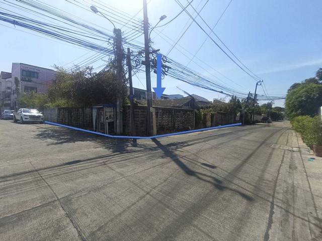 AOM 2421ขาย ที่ดิน 277 ตรว.ทำเลศักยภาพ ถนน วิภาวดีรังสิต64โครงการ ถนน วิภาวดีรังสิต64 แขวงตลาดบางเขน เขตหลักสี่,กรุงเทพมหานคร ที่ดิน   0-2-77.00 ไร่ราคา 34,625,000รายละเอียดขาย ที่ดิน 277 ตรว.ทำเลศักยภาพ ถนน วิภาวดีรังสิต 64รายละเอียดพื้นที่ที่ดินขนาด 277 ตร.ว.ที่ดินหน้ากว้าง 35  เมตร ลึก 30 เมตรผังเมืองสีเหลืองรูปแปลงสวย ทำเลสงบแต่เดินทางสะดวกเข้า-ออกได้หลายเส้นทาง ทั้งถนนวิภาวดีฯ รามอ