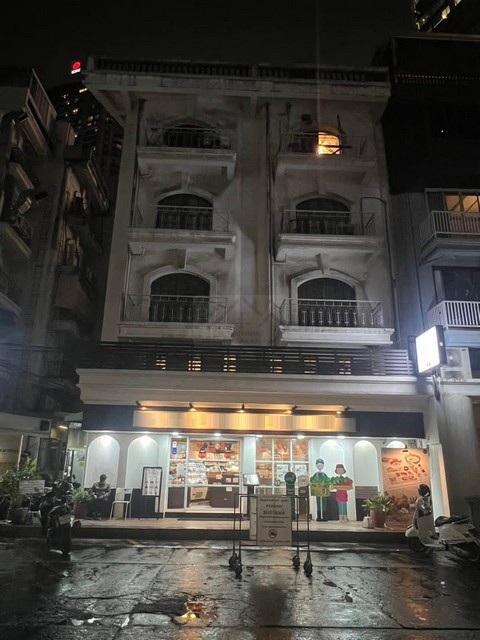 ให้เช่าอาคารพาณิชย์ 5 ชั้น สุขุมวิท 37 ขนาด 550 ตรม. ใกล้ EmQuartier ใกล้ BTS พร้อมพงษ์ *** ราคาเช่า 300,000 บาท / เดือน ติดต่อ:: ชยา โทร/ID Line:: 0942823961   Link Line:: https://line.me/ti/p/3xFA1An8Kcรหัส # T25-891อาคารพาณิชย์ 5 ชั้น สุขุมวิท 37 ใกล้ BTS พร้อมพงษ์ - พื้นที่ 550 ตารางเมตร - 4 ห้องนอน - 5 ห้องน้ำ- หน้ากว้าง 9 เมตร - จอดรถหน้าตึกได้ 5 คันใกล้เคียง::- BTS พร้อมพงษ์ 50 เมตร- EmQuartier 100 เมตร*** ราคาเช่า 300,000 บาท / เดือน ประกัน 3 เดือน ล่วงหน้า 1 เดือนที่ตั้ง