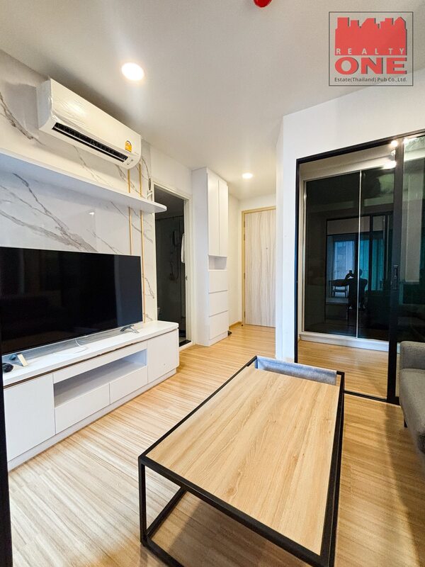 ขายด่วน!! คอนโด ชีวาทัย ฮอล์ลมาร์ค ลาดพร้าว-โชคชัย4 เฟส1รหัสทรัพย์ :C27929#SpecialUnit-ห้องใหญ่ พื้นที่ 40 ตร.ม-ห้องนอน : 1  ห้องน้ำ : 1-อาคาร A ชั้น 5-ระเบียงหันทิศ : ใต้ วิวสระว่ายน้ำ (ไม่โดนแดด)-ห้องสวยตกแต่งบิ้วอินพร้อมเข้าอยู่ราคาขาย 3,300,000 บาท  ค่าโอน50/50จัดสินเชื่อฟรี พร้อมดูแลครบทุกขั้นตอนเครื่องใช้ไฟฟ้าและเฟอร์นิเจอร์-เตียงพร้อมที่นอนชุดเครื่องนอน ขนาด5ฟุต- เครื่องทำน้ำอุ่น-โต