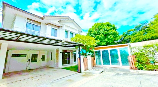 ใหญ่ หรูหรา วิวทะเลสาบ เช่า-ขายบ้านเดี่ยว 2 ชั้น วัชรพล  87ตร.วา. 300 ตร.ม.พร้อมเฟอร์ ฯ รร.สารสาสน์วิเทศสายไหม 1 กม. 4 นอน  3 น้ำ 69,999 B-M.ขาย 9.99 ลบ. สายไหม อเวนิว 1.7กม. รพ.สายไหม 1.8 กม.เดินทางสะดวก BTS คูคต 3.9 กม. ถ.สุขาภิบาล 5- สายไหมSukhaphiban 5 Road. - Sai Mai Watcharaphon For rent-sale: 2-story detached house 87sq.wa. 300sq.m. spacious luxurious lake view fully furnished. Sarasas Witaed Sai Mai School 1 km. 4 bed  SaiMai Avenue 1.7km. 3 bath 69,999 B-M. Selling for 9.99 million baht. Sai Mai Hospital 1.8 km. Convenient travel BTS Khu Khot 3.9 km.  แยกสุขาภิบาล 5-เพิ่มสิน ถ.สุขาภิบาล 5- สายไหม 